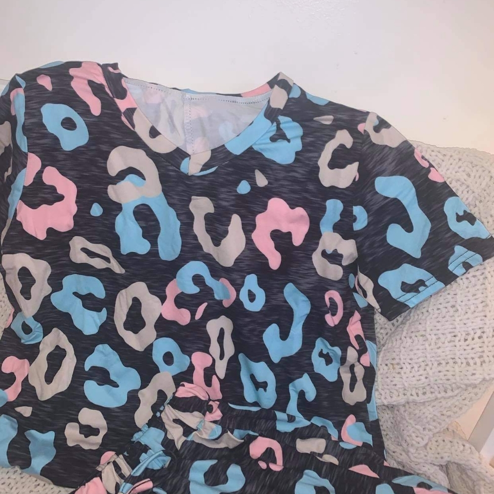 Leopard 2 Piece Set - Picture 3 of 3